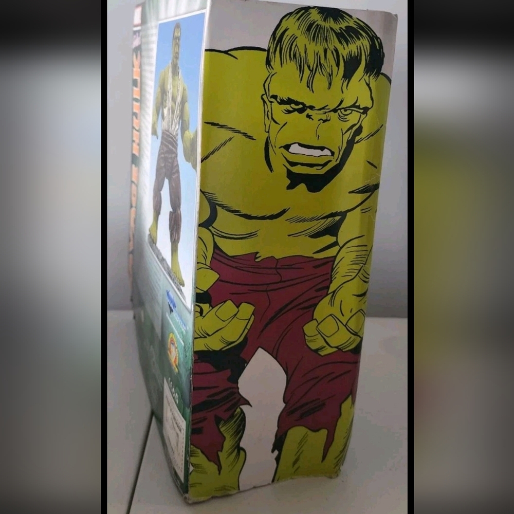 Marvel Select Savage Hulk Action Figure View 6